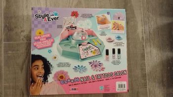 Bar à ongle Bloom nail & tattoos salon NEUF