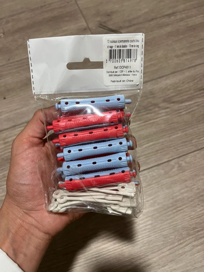 12 rouleaux à permanente courts bleu / rouge - 11mm diamètre - 70mm de long Coiffeo (NEUF) - photo numéro 2