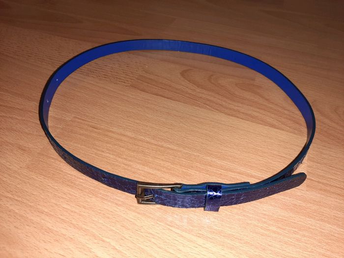 Ceinture enfant bleue effet crocodile