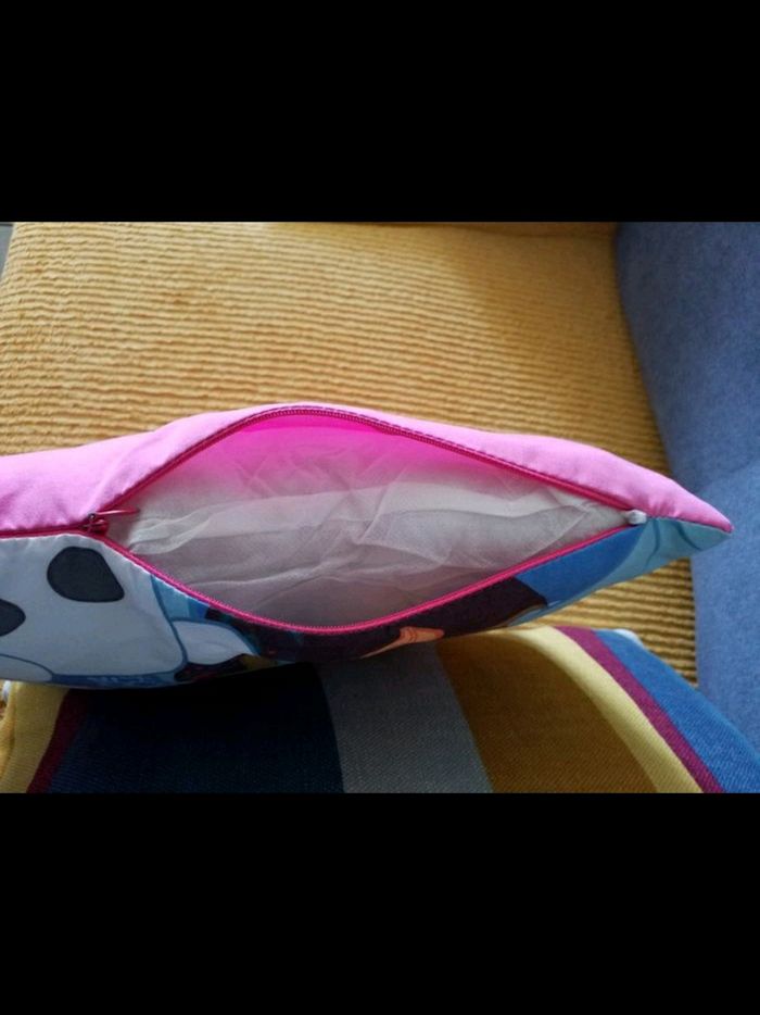Coussin Disney déhoussable très bon état - photo numéro 3