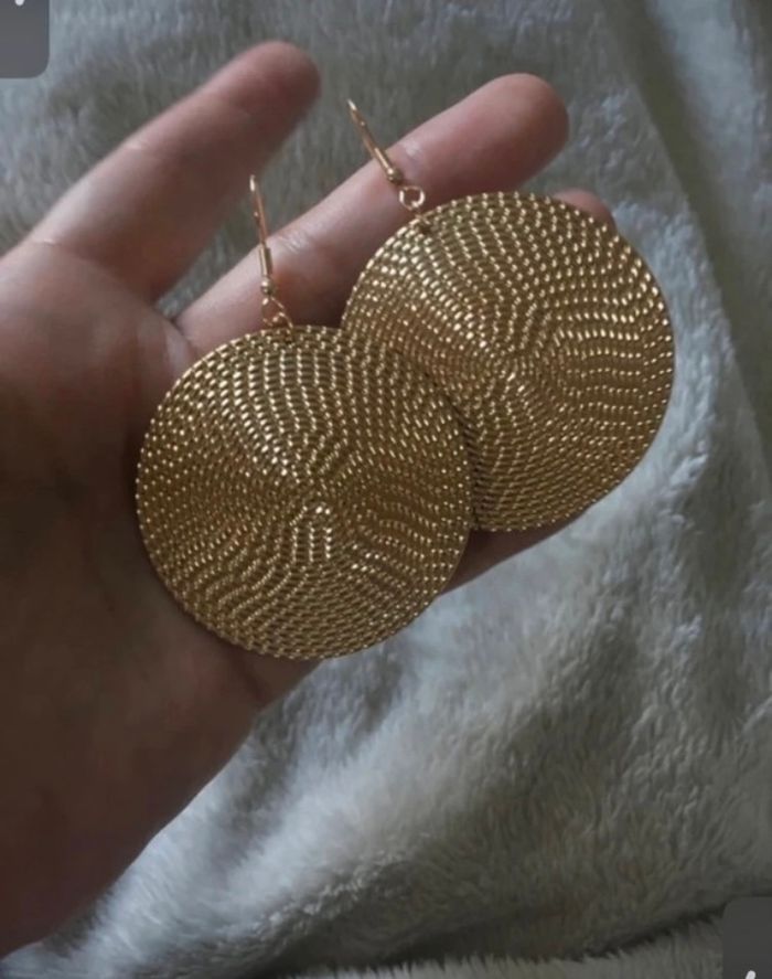 Boucles d’oreilles pendantes NEUVES pour femme forme ronde couleur doré - photo numéro 7