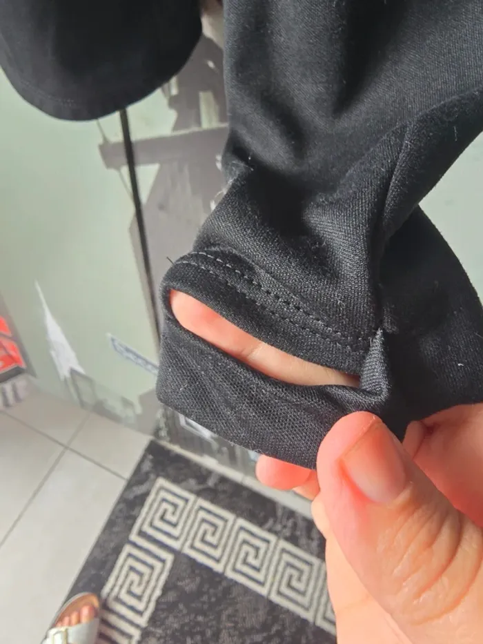 Pull Nike noir manche longue avec emplacement pouce – très bon état - photo numéro 5