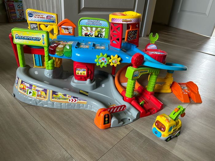 Tut Tut Bolides mon premier garage interactif - photo numéro 2