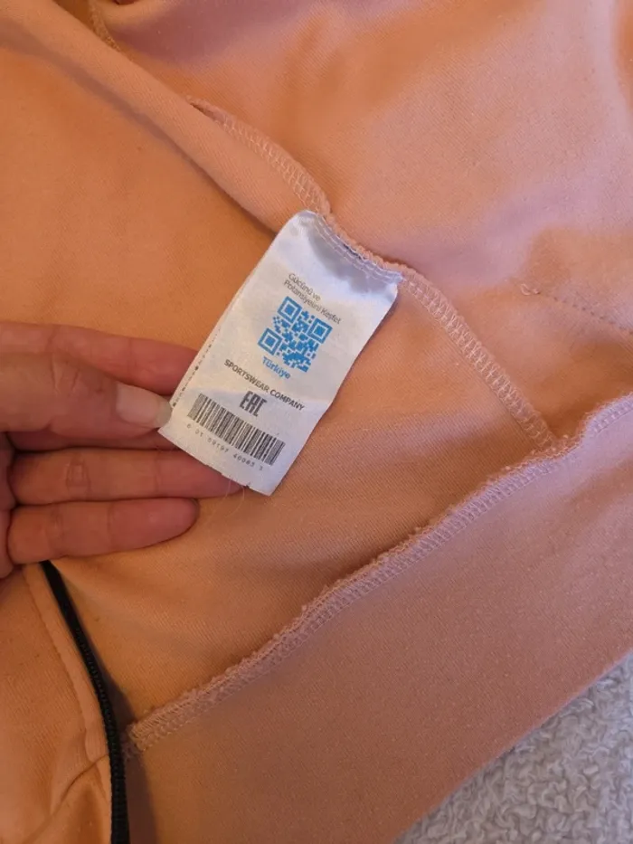 Veste a capuche 6 ans - photo numéro 4