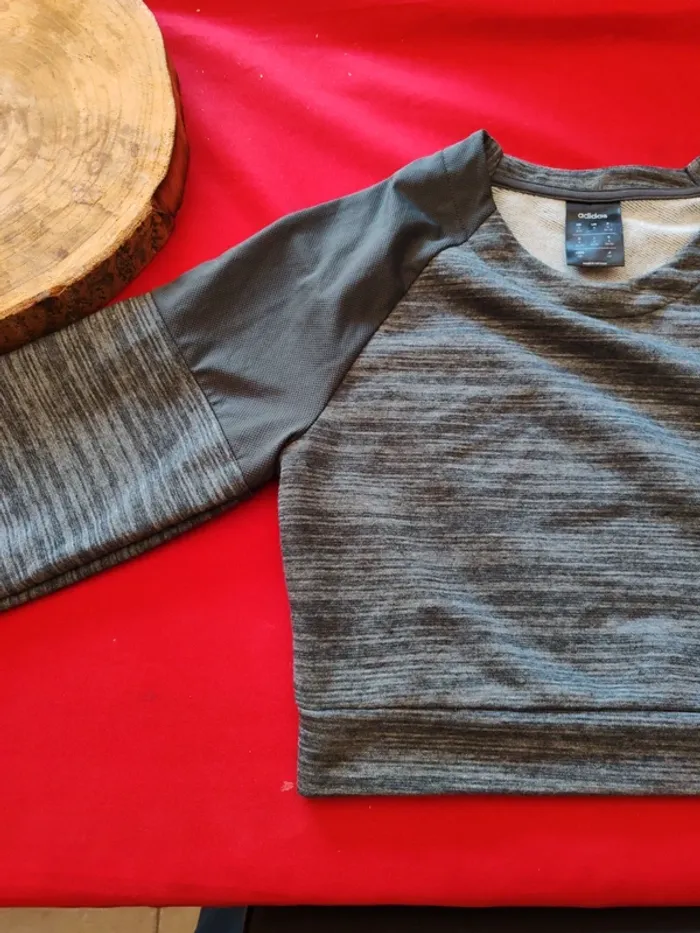 Crop top Adidas taille 36 - photo numéro 3