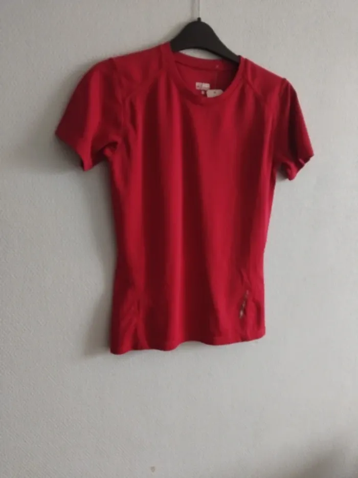 Tee-shirt de sport taille S - photo numéro 2