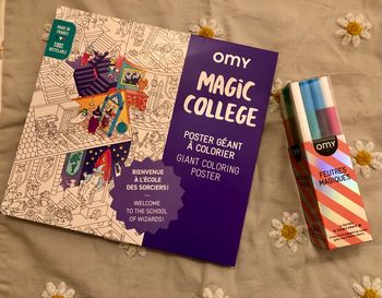 Lot OMY neuf poster géant Magic College + feutres magiques avec étiquettes