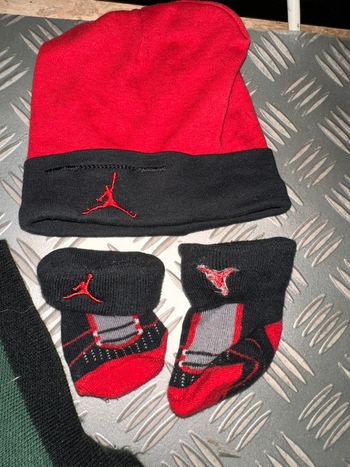 Bonnet et chaussettes bébé