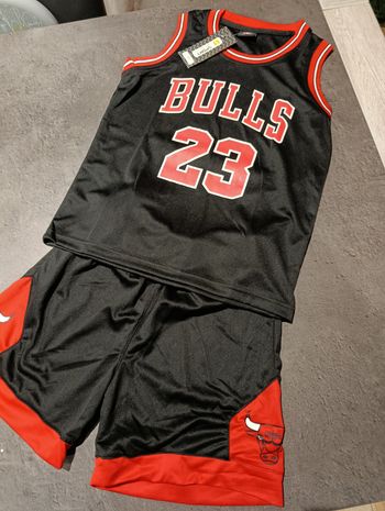 Tenue basket NBA inspiré Chicago Bulls Michael Jordan noir. 9/10ans