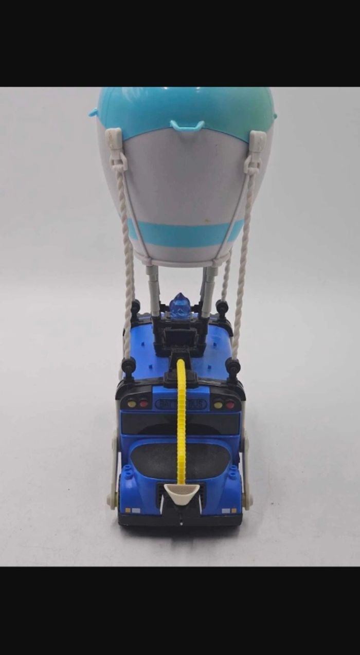Battle Bus Fortnite - photo numéro 3