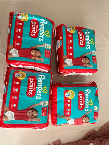 Lot couches Pampers taille 5