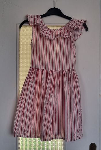 robe blanche et rouge à rayure col volante kiabi taille 10 ans