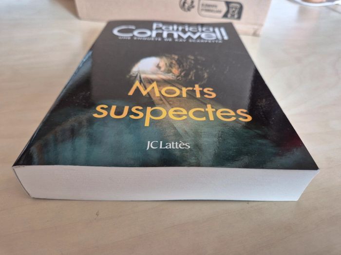 Livre morts suspectes de Patricia Cornwell - photo numéro 2