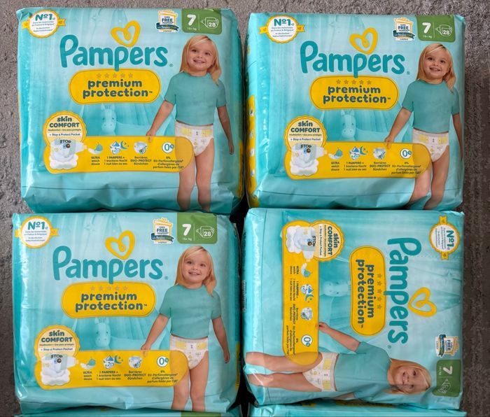 4 paquets de couches Pampers taille 7