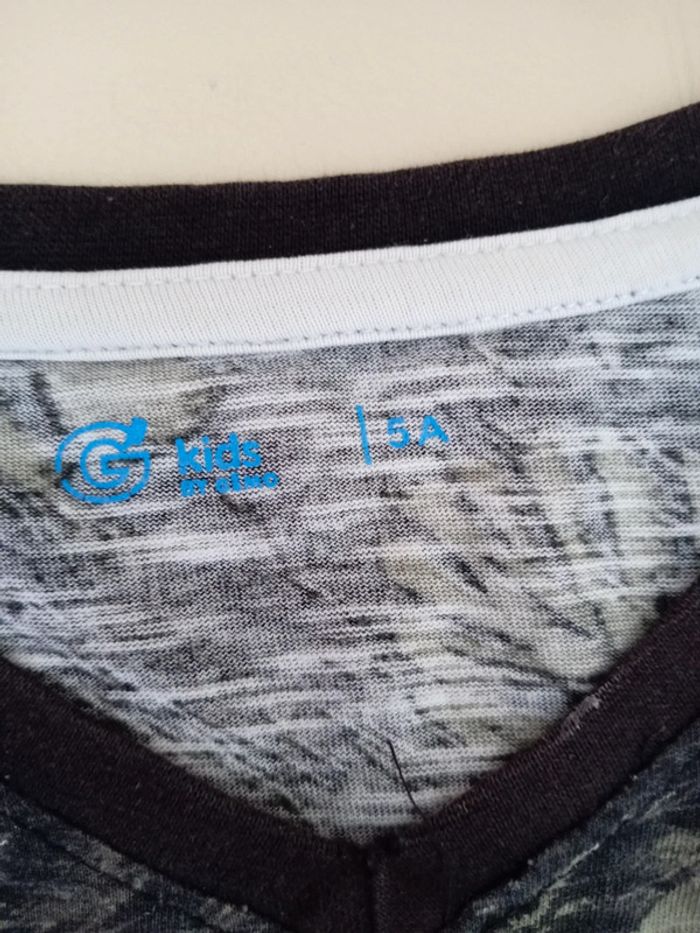 T-shirt taille 5 ans - photo numéro 3