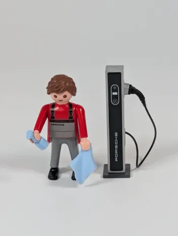 Borne de recharge Porsche avec personnage