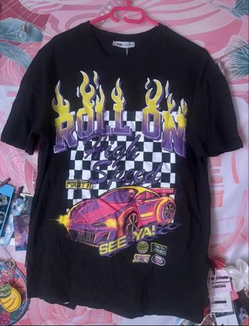 T-shirt motif racing course voiture flamme néon 