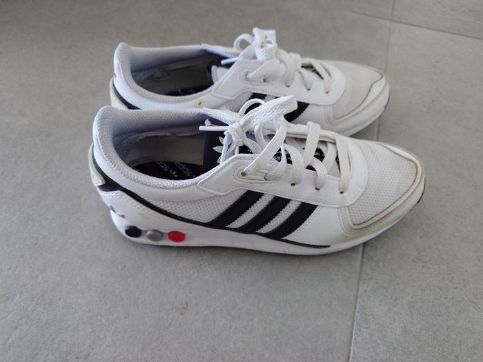 Basket adidas taille 37,5 - photo numéro 4