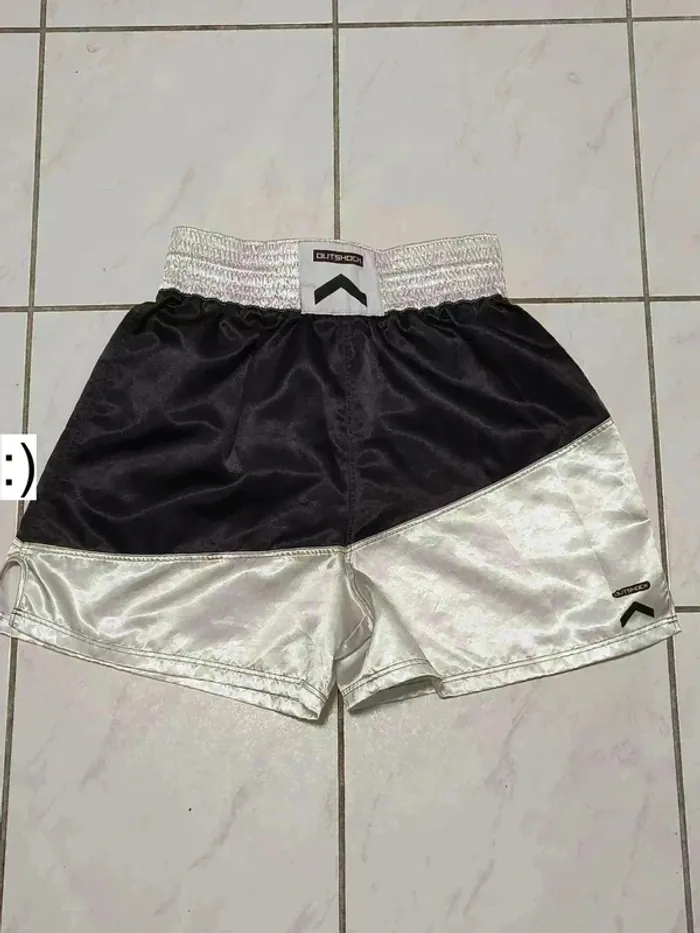 🥊 Short de boxe Outshock noir et blanc - photo numéro 6