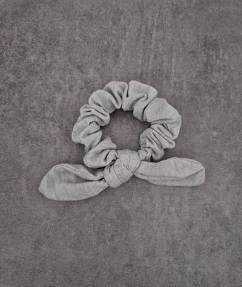 Scrunchie noeud gris