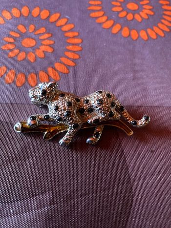 Broche léopard
