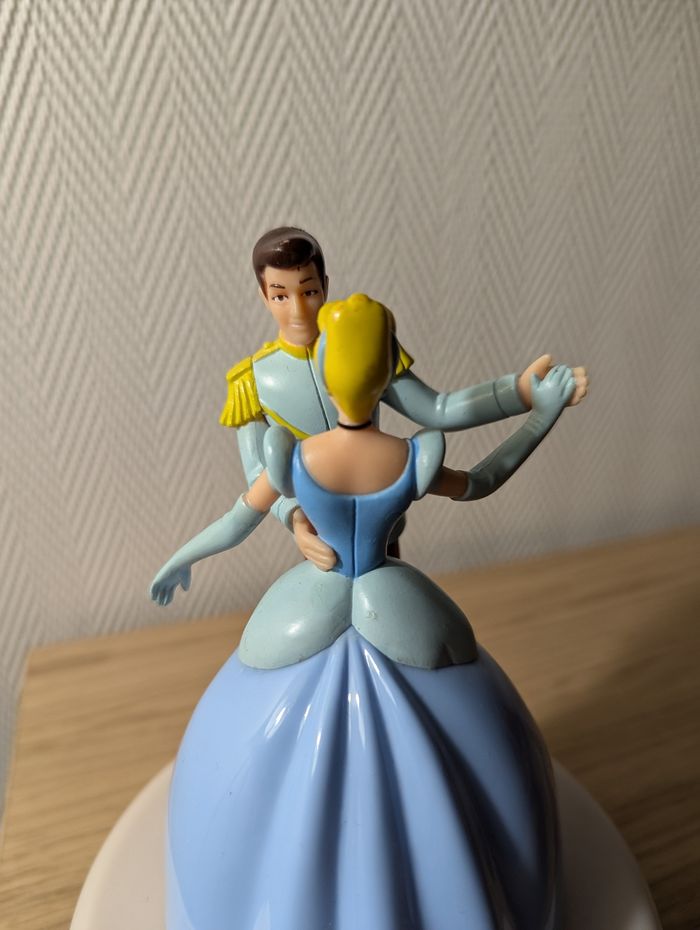 Figurine Disney musical Cendrillon et son prince - photo numéro 2