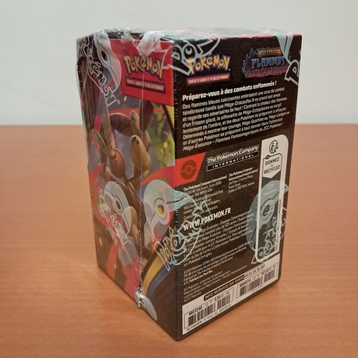 Demi display pokémon  Flammes fantasmagoriques  scellage sans trou mais plis sur carton - photo numéro 4