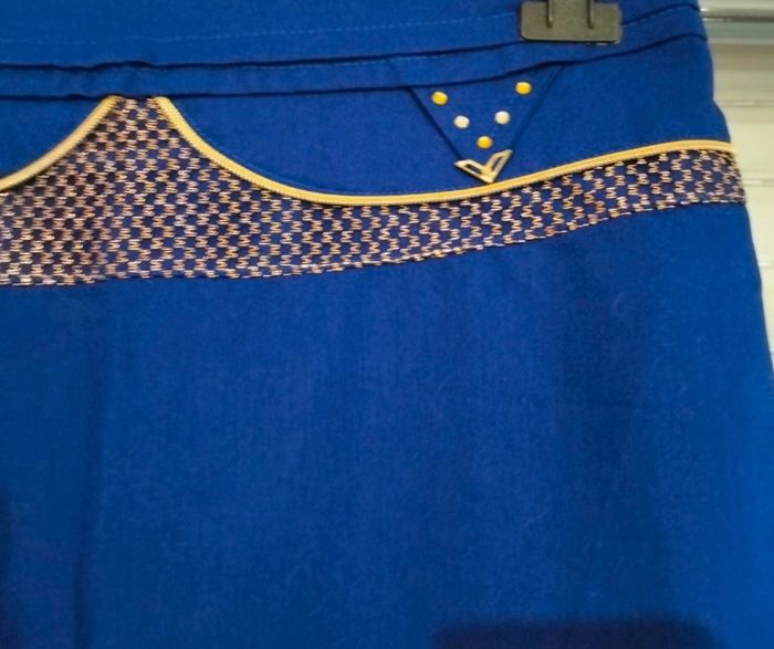 Jupe bleu taille 44/46 en très bon état - photo numéro 4