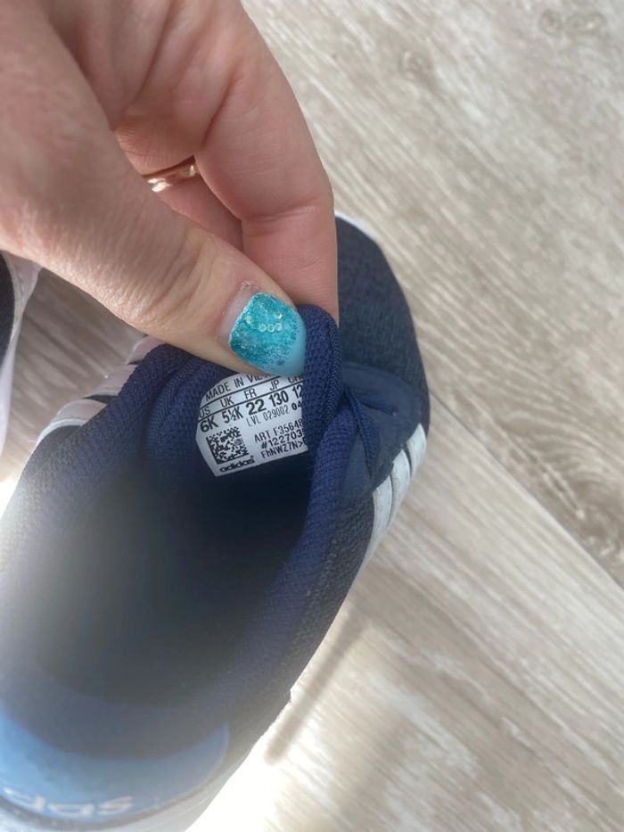 Basket adidas taille 22 neuve - photo numéro 5