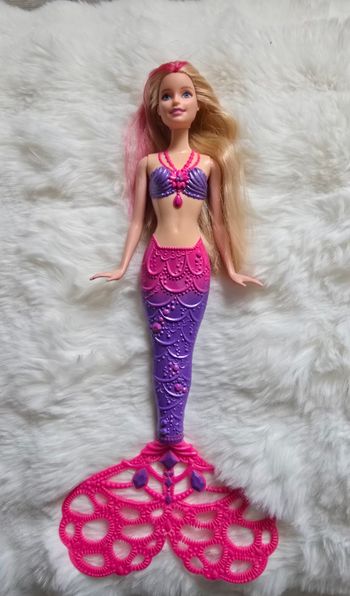 Poupée barbie sirène en très bon état