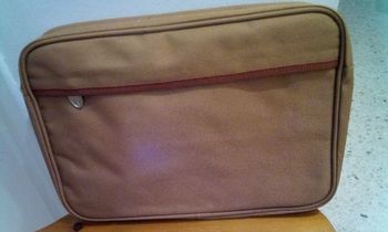 Pochette Carven Paris neuve