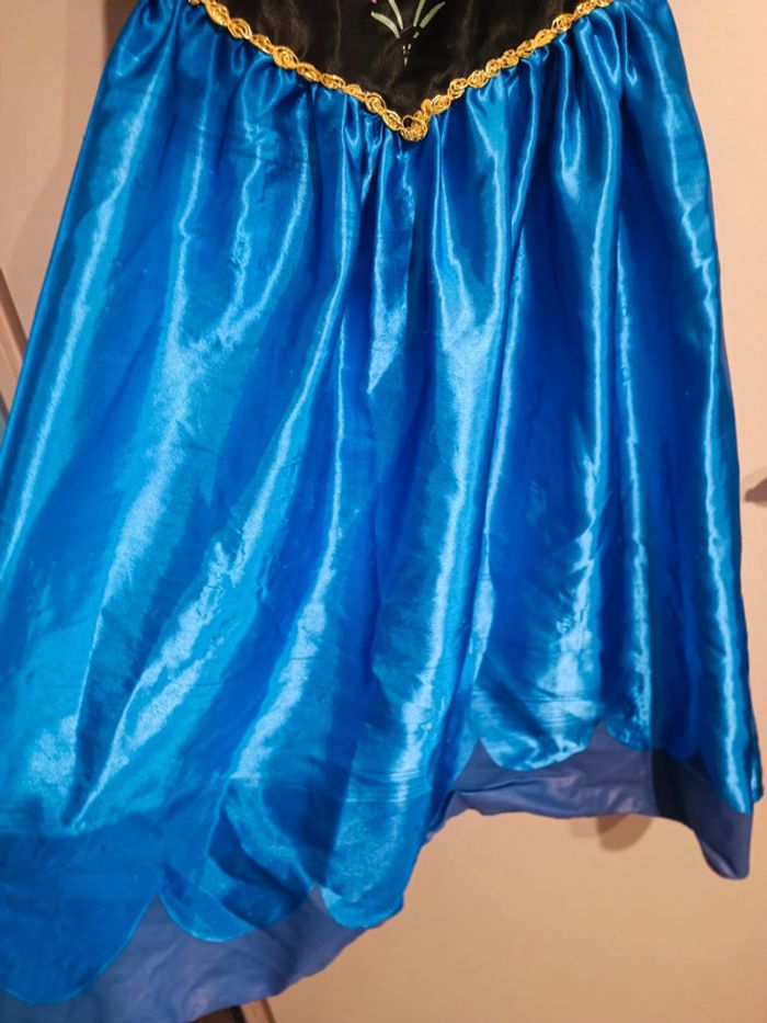 Robe Anna 7/8 ans  du Disney la reine des neiges - photo numéro 5