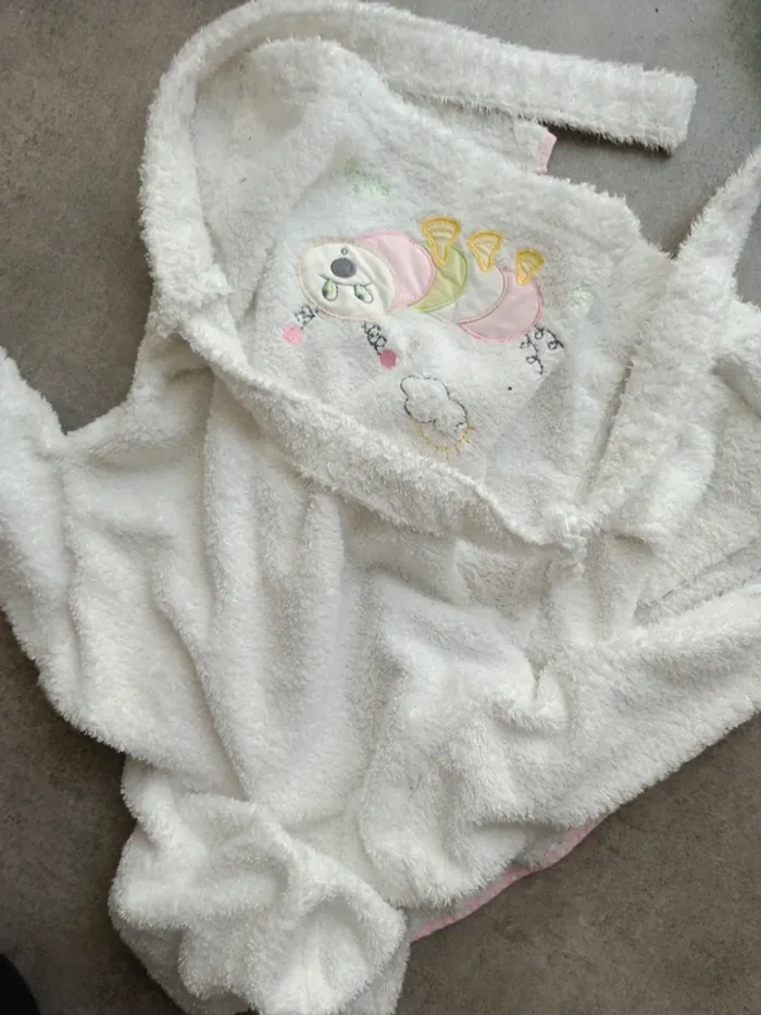Premier peignoire blanc avec chenille brodée taille 1 arcobaleno - photo numéro 3