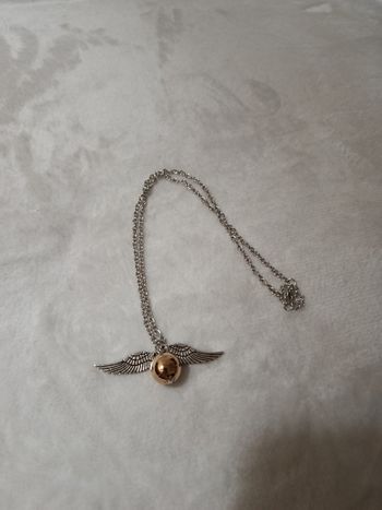 A saisir, beau collier " Harry Potter , vif d'or " ( bien lire svp )