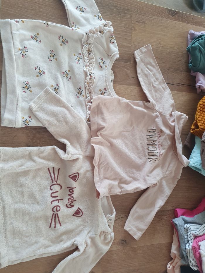 Lot un pull pyjama, un pull de journée et un tee shirt manche longue