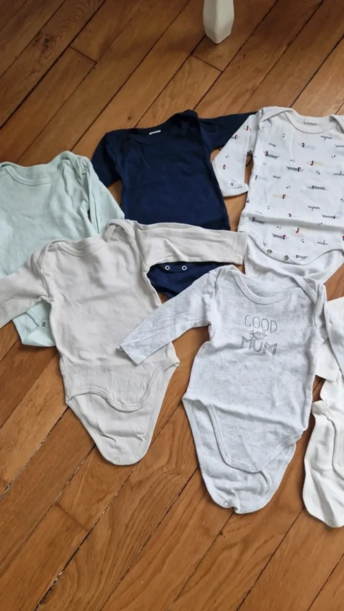 Lot de 9 bodies mixtes - 6 mois - photo numéro 2