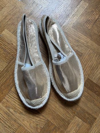 Chaussure fille doré