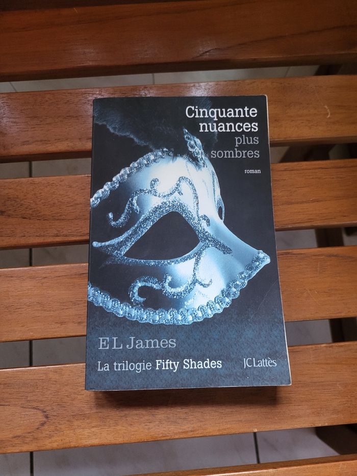 Livre cinquante nuances plus sombres