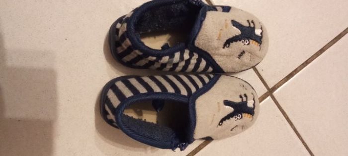 Chaussons motifs Croco pointure 24
