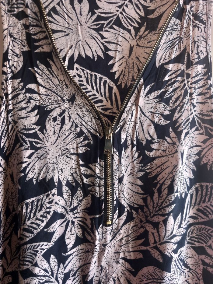 Robe courte avec motifs feuilles - photo numéro 3