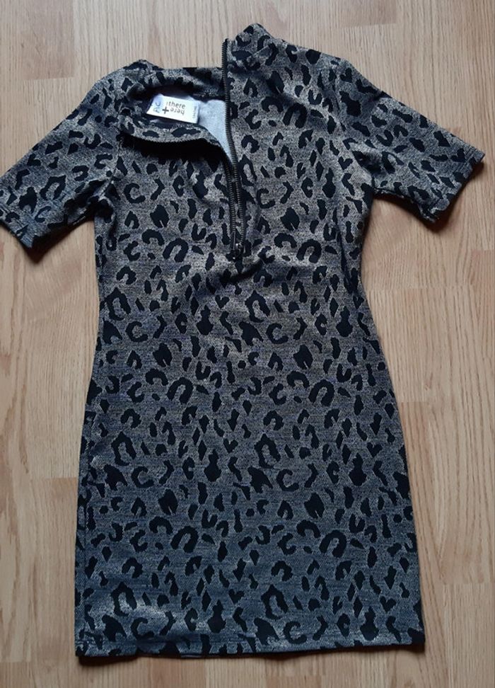 Belle robe/ Prachtige grijze jurk van c&a 134-140cm, - photo numéro 3