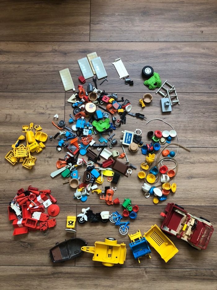 Gros lot accessoires Playmobil vintages , pompier hôpital police far west