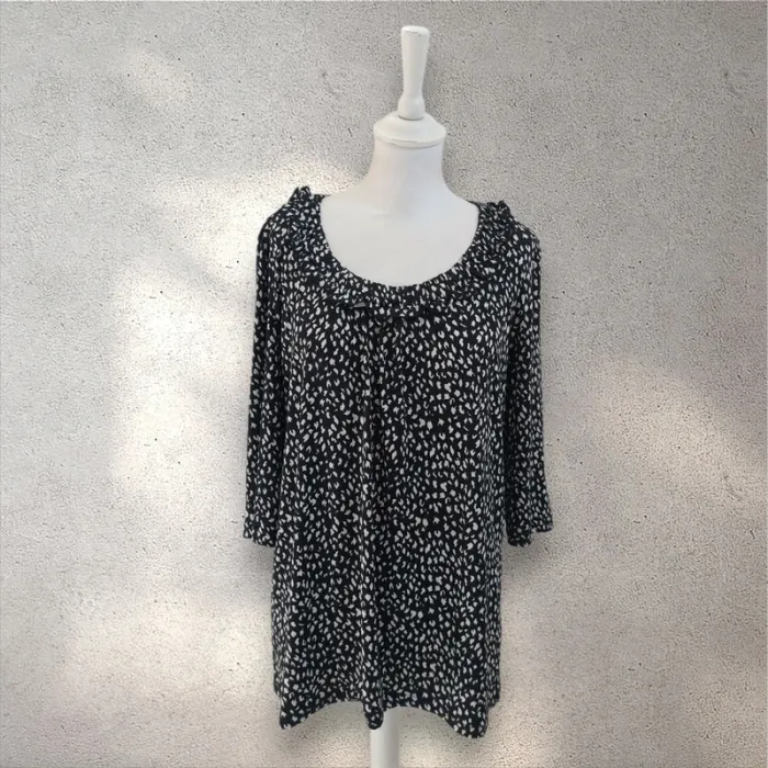 Blouse fluide noir à motifs blanc col froufrous taille 42