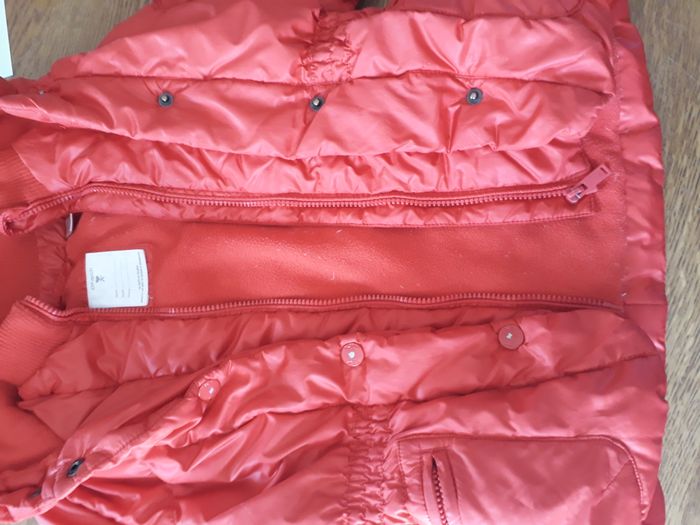 Anorak a capuche rouge Okaidi  8 ans - photo numéro 4