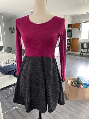 Robe pull taille 14 ans mais taille petit 12 ans bi-couleur