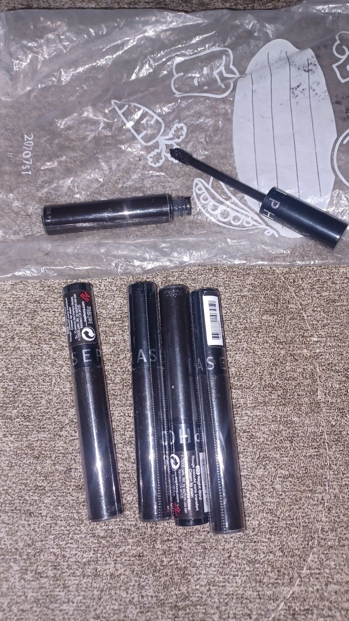 Rouge à lèvres noir sephora neuf lot de 4