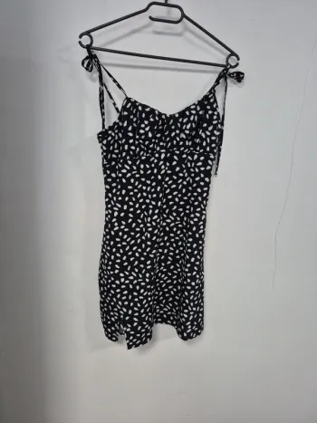 Robe noir et blanche courte