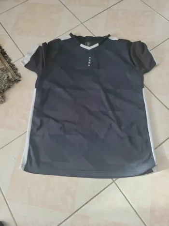 Tee-shirt entraînement foot taille 14/ 15 ans