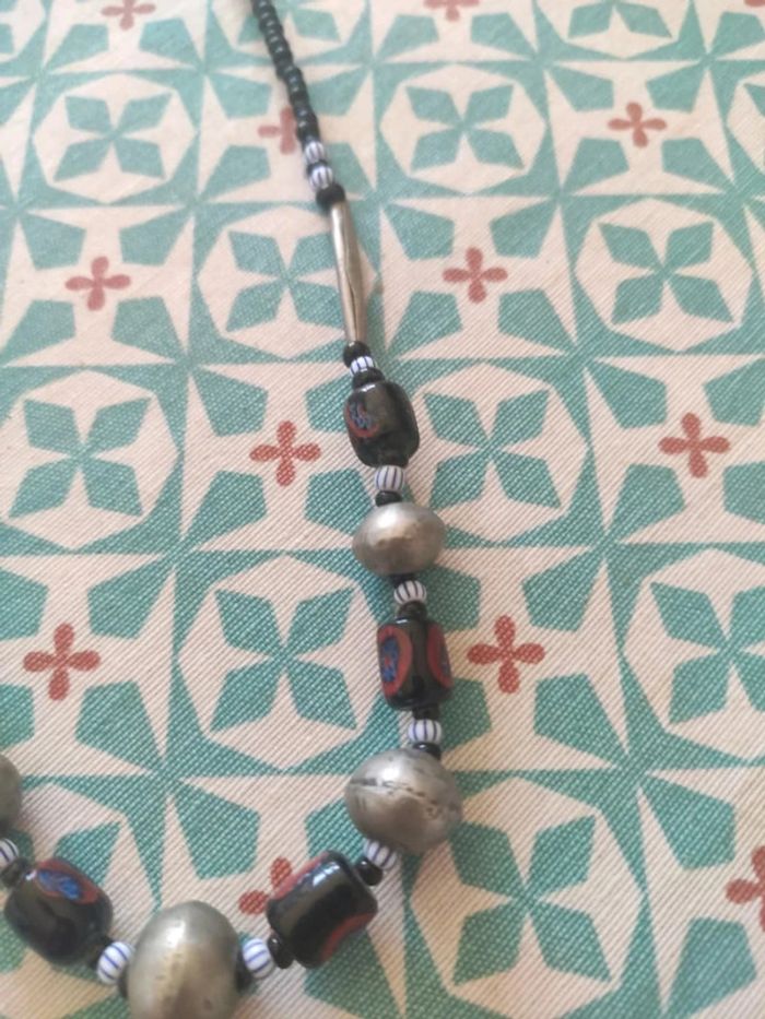 Collier perle argenté noir Burkina Faso - photo numéro 3