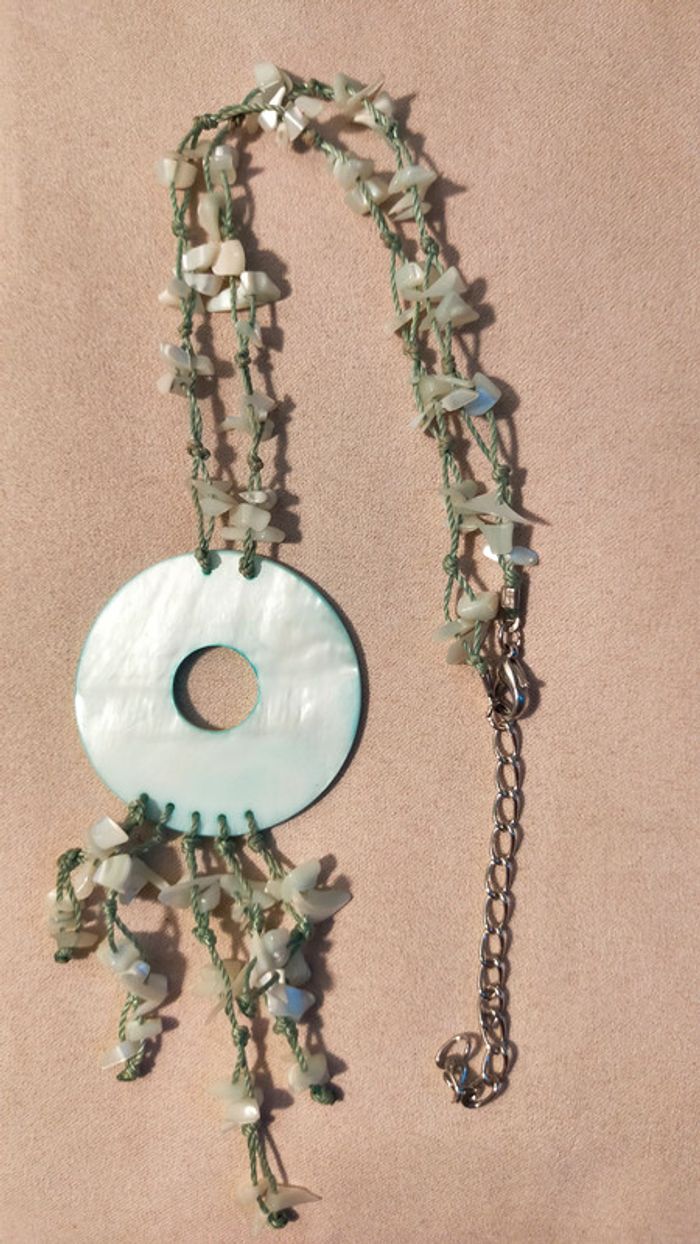 Collier pendentif en nacre et éclats naturels – Collection Terres d’Ailleurs - photo numéro 7